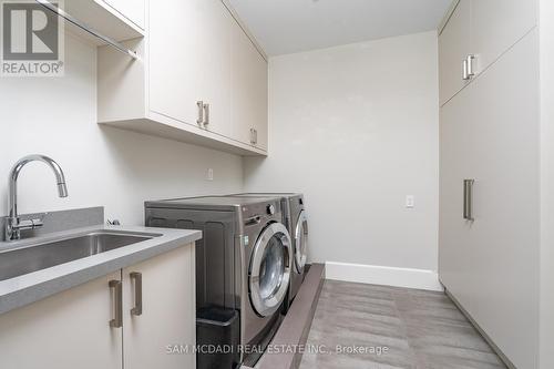 1580 Crestview Avenue, Mississauga, ON - Indoor Photo Showing Laundry Room