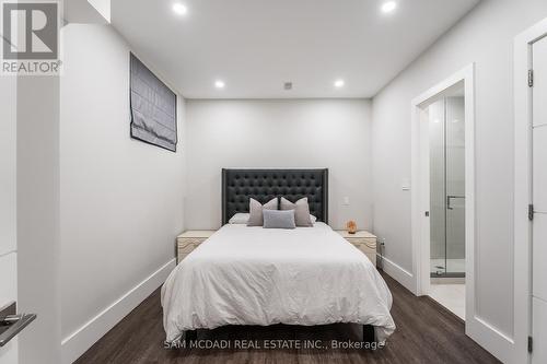 1580 Crestview Avenue, Mississauga, ON - Indoor Photo Showing Bedroom