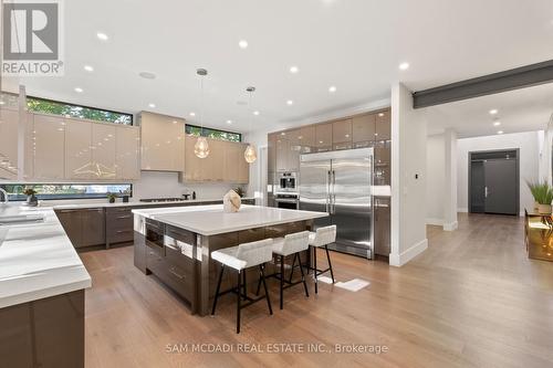 1580 Crestview Avenue, Mississauga, ON - Indoor Photo Showing Kitchen With Upgraded Kitchen