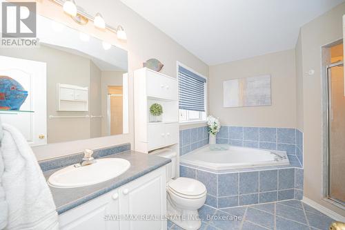 82 Belmont Boulevard, Halton Hills, ON - Indoor Photo Showing Bathroom