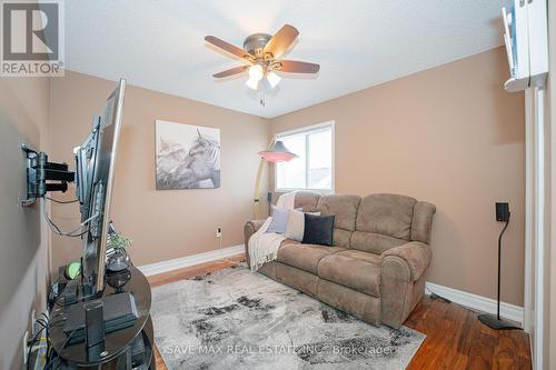 82 Belmont Boulevard, Halton Hills, ON - Indoor Photo Showing Living Room