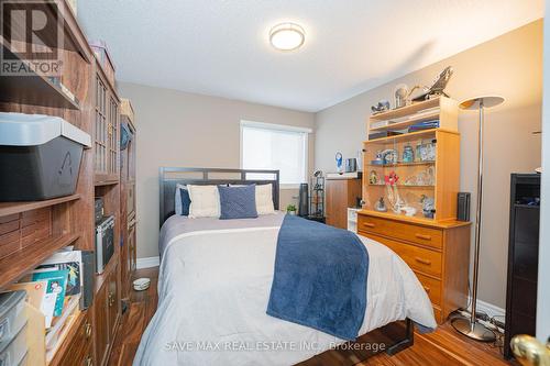 82 Belmont Boulevard, Halton Hills, ON - Indoor Photo Showing Bedroom