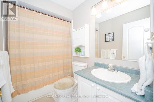 82 Belmont Boulevard, Halton Hills, ON - Indoor Photo Showing Bathroom