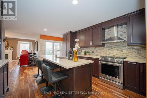 82 Belmont Boulevard, Halton Hills, ON - Indoor Photo Showing Kitchen With Upgraded Kitchen