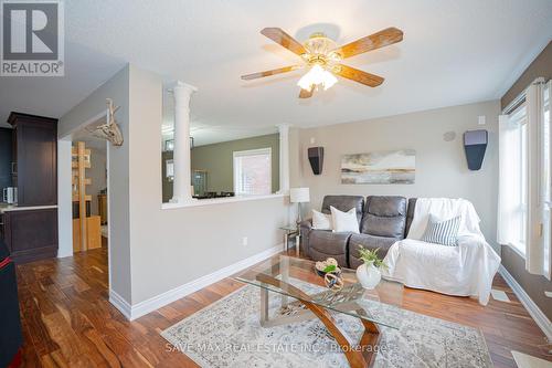 82 Belmont Boulevard, Halton Hills, ON - Indoor Photo Showing Living Room