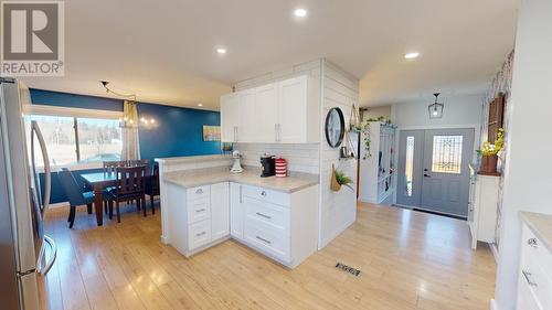 10204 Turner Crescent, Hudsons Hope, BC - Indoor Photo Showing Kitchen