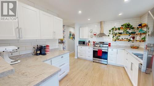 10204 Turner Crescent, Hudsons Hope, BC - Indoor Photo Showing Kitchen