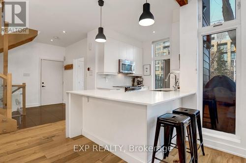 324 Byron Avenue, Ottawa, ON - Indoor Photo Showing Kitchen With Upgraded Kitchen