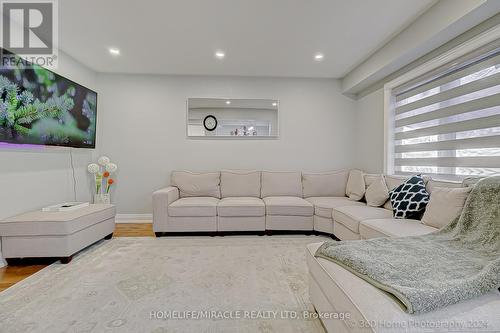 76 Kate Aitken Crescent, New Tecumseth, ON - Indoor Photo Showing Living Room