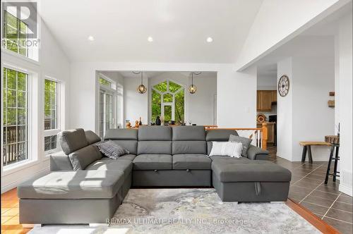 157 Farlain Lake Road W, Tiny, ON - Indoor Photo Showing Living Room