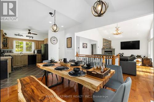 157 Farlain Lake Road W, Tiny, ON - Indoor Photo Showing Dining Room