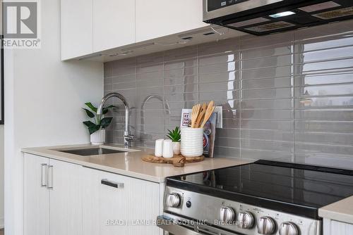 917 - 1787 St. Clair Avenue W, Toronto, ON - Indoor Photo Showing Kitchen