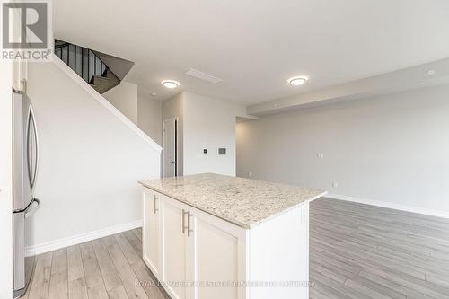 305 - 349 Wheat Boom Drive, Oakville, ON - Indoor Photo Showing Kitchen