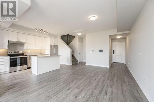 305 - 349 Wheat Boom Drive, Oakville, ON - Indoor Photo Showing Kitchen