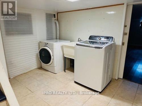 122 Milton Street, Toronto, ON - Indoor Photo Showing Laundry Room