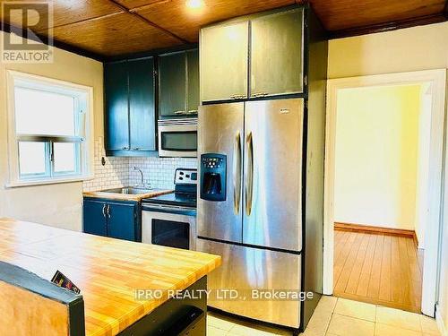 122 Milton Street, Toronto, ON - Indoor Photo Showing Kitchen