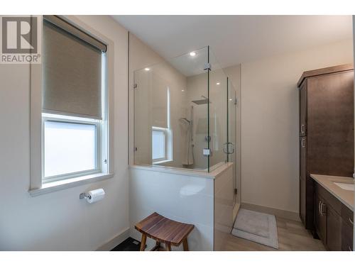 1952 Harris Drive, Penticton, BC - Indoor Photo Showing Bathroom