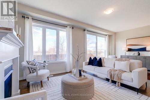 86 Esther Crescent, Thorold, ON - Indoor Photo Showing Living Room