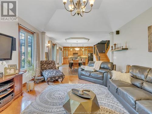 7118 Driver Lane, Amherstburg, ON - Indoor Photo Showing Living Room