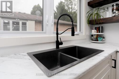 7 Willow Street, St. Thomas, ON - Indoor Photo Showing Kitchen With Double Sink