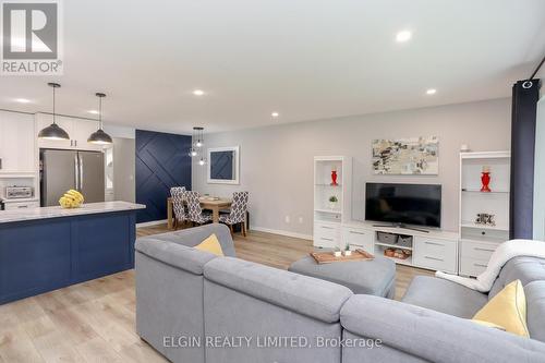 7 Willow Street, St. Thomas, ON - Indoor Photo Showing Living Room