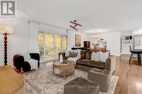 153 Pineridge Road, Ottawa, ON - Indoor Photo Showing Living Room