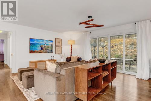 153 Pineridge Road, Ottawa, ON - Indoor Photo Showing Living Room