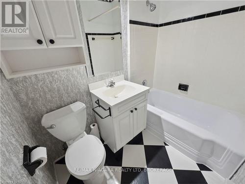 505 - 2 Ridelle Avenue, Toronto (Forest Hill North), ON - Indoor Photo Showing Bathroom