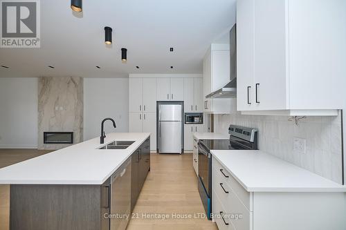 Main - 594 Seneca Drive, Fort Erie (334 - Crescent Park), ON - Indoor Photo Showing Kitchen With Stainless Steel Kitchen With Double Sink With Upgraded Kitchen