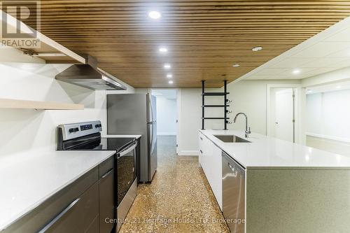 70A-594 Seneca Drive, Fort Erie (334 - Crescent Park), ON - Indoor Photo Showing Kitchen With Upgraded Kitchen