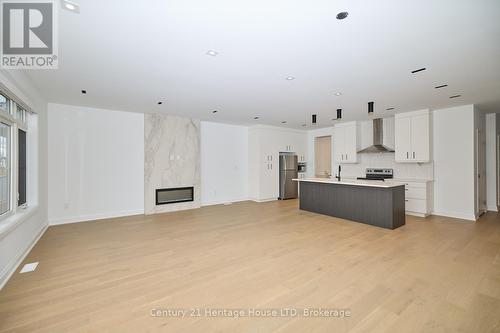 594 Seneca Drive, Fort Erie (334 - Crescent Park), ON - Indoor Photo Showing Kitchen