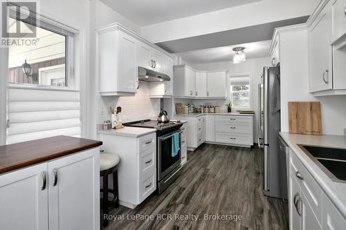 271 Denmark Street, Meaford, ON - Indoor Photo Showing Kitchen With Double Sink With Upgraded Kitchen