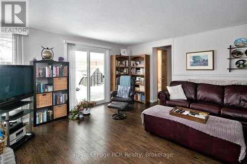 271 Denmark Street, Meaford, ON - Indoor Photo Showing Living Room