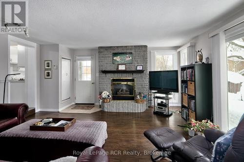 271 Denmark Street, Meaford, ON - Indoor Photo Showing Living Room With Fireplace