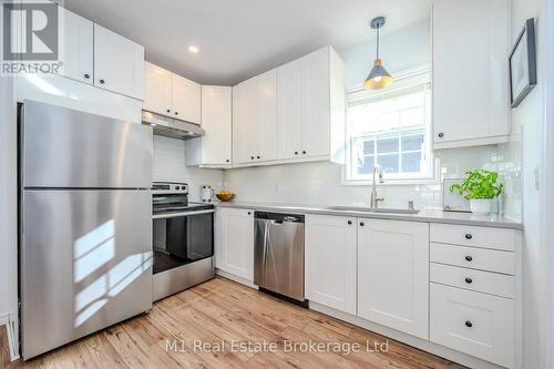 16 Hooper Street, Guelph (Two Rivers), ON - Indoor Photo Showing Kitchen With Upgraded Kitchen