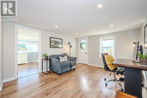 16 Hooper Street, Guelph (Two Rivers), ON - Indoor Photo Showing Living Room