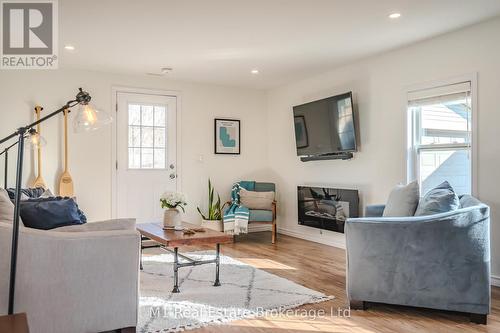 16 Hooper Street, Guelph (Two Rivers), ON - Indoor Photo Showing Living Room With Fireplace