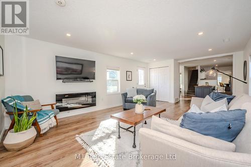 16 Hooper Street, Guelph (Two Rivers), ON - Indoor Photo Showing Living Room With Fireplace