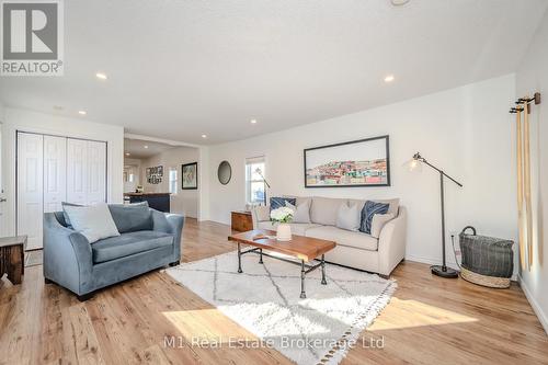 16 Hooper Street, Guelph (Two Rivers), ON - Indoor Photo Showing Living Room