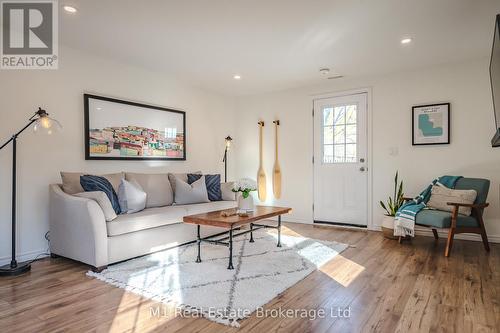 16 Hooper Street, Guelph (Two Rivers), ON - Indoor Photo Showing Living Room