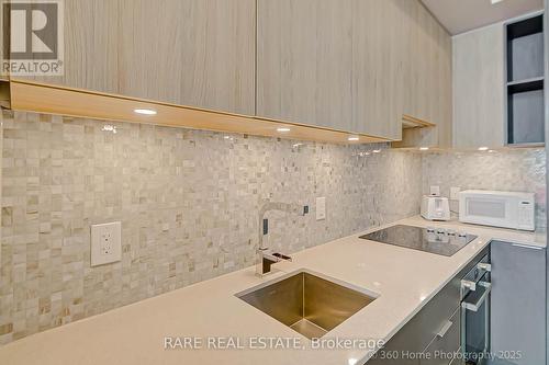 907 - 120 Parliament Street E, Toronto, ON - Indoor Photo Showing Kitchen