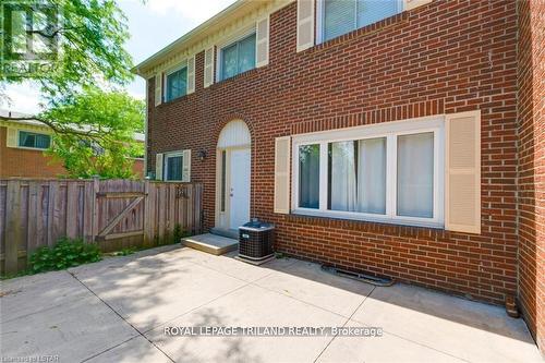 350 Homestead Court, London, ON - Outdoor With Exterior