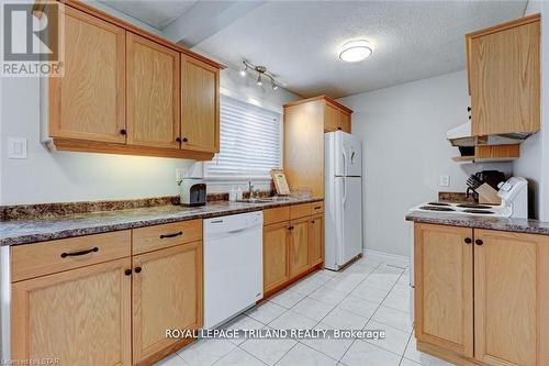 350 Homestead Court, London, ON - Indoor Photo Showing Kitchen With Double Sink