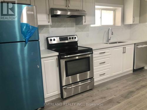 Bm - 32 Harper Hill Drive, Ajax, ON - Indoor Photo Showing Kitchen With Double Sink With Upgraded Kitchen