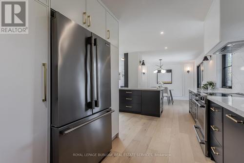 3029 Eva Drive, Burlington, ON - Indoor Photo Showing Kitchen With Upgraded Kitchen