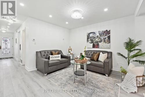 3420 Monica Drive, Mississauga, ON - Indoor Photo Showing Living Room