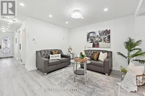 3420 Monica Drive, Mississauga, ON - Indoor Photo Showing Living Room