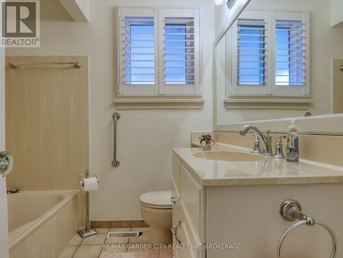 48 Mcdonald Avenue, Thorold, ON - Indoor Photo Showing Bathroom