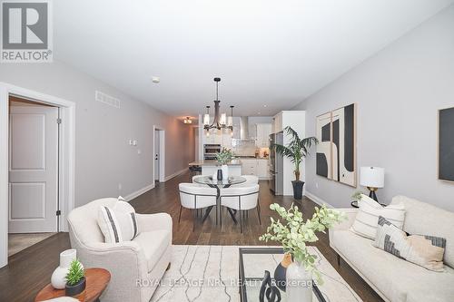 1001 Pelham Road, St. Catharines (462 - Rykert/Vansickle), ON - Indoor Photo Showing Living Room