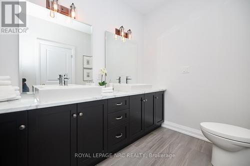 1001 Pelham Road, St. Catharines (462 - Rykert/Vansickle), ON - Indoor Photo Showing Bathroom